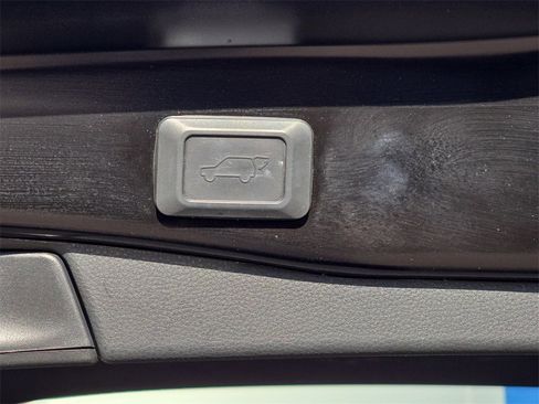 Used 2021 Toyota RAV4 XLE Premium image 13