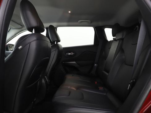 Used 2020 Jeep Cherokee Limited image 19