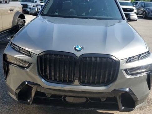 Used 2023 BMW X7 xDrive40i w/ M Sport Package AWD/4WD image 2