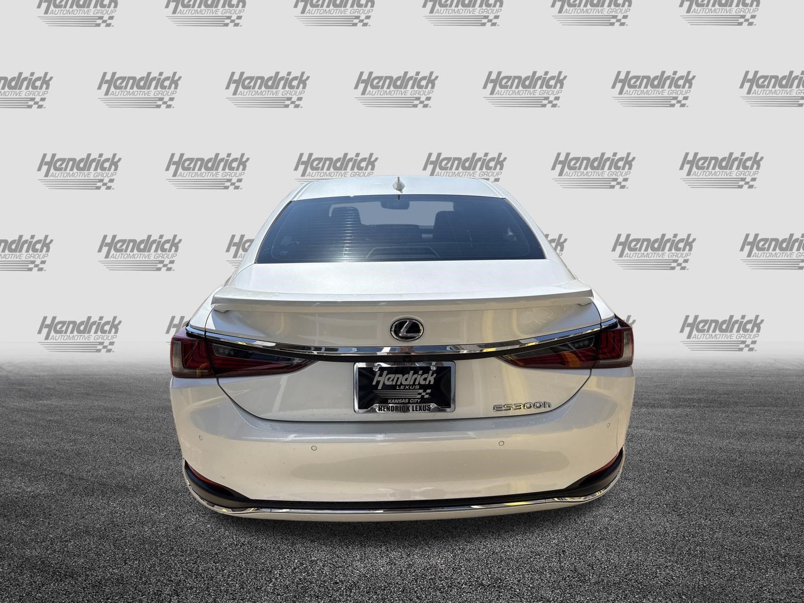 Used 2024 Lexus ES 300h w/ Premium Package FWD image 9