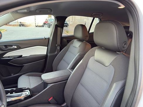 Used 2024 Chevrolet Trax LT image 13