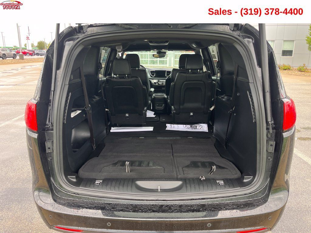 Used 2020 Chrysler Pacifica Touring-L w/ Advanced Safetytec Group FWD image 7