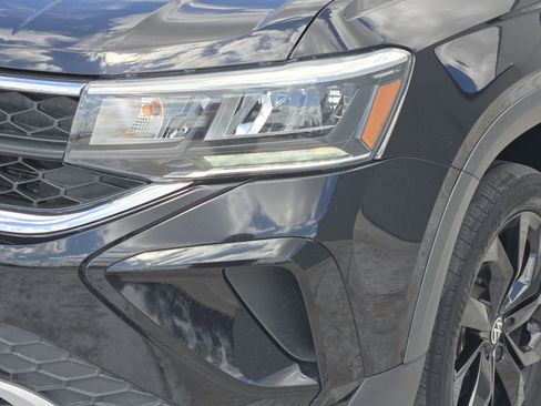 Used 2023 Volkswagen Taos SE AWD/4WD image 12