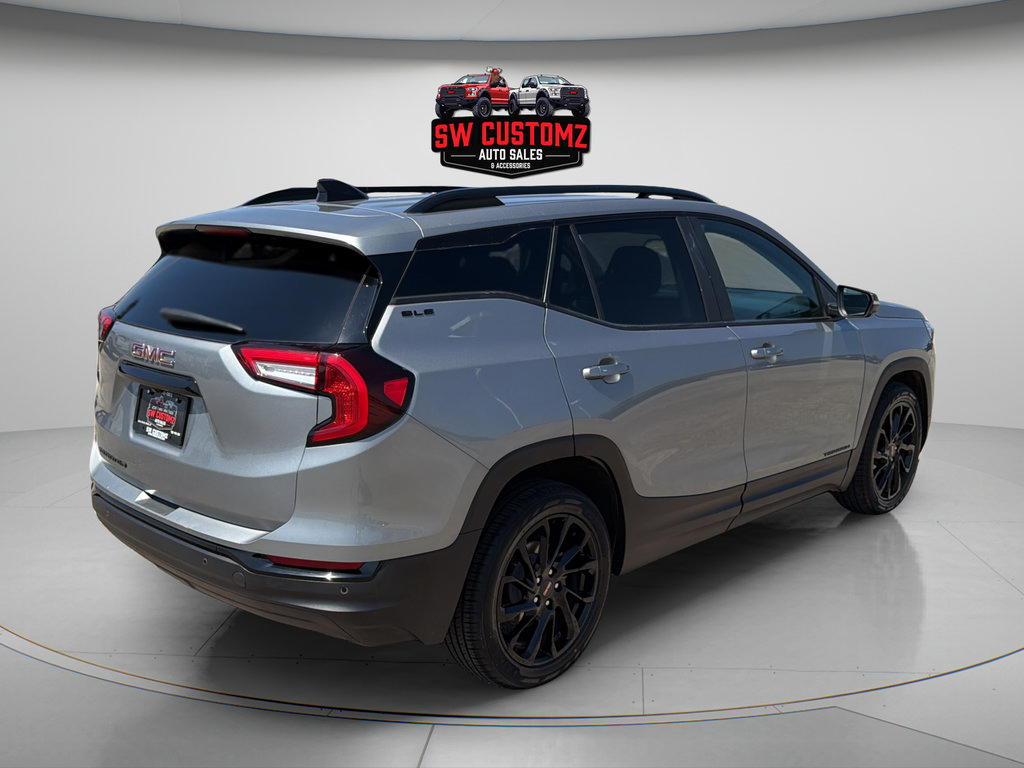 Used 2024 GMC Terrain SLE w/ Driver Convenience Package FWD image 7