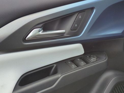 New 2026 Chevrolet Equinox EV LT image 22