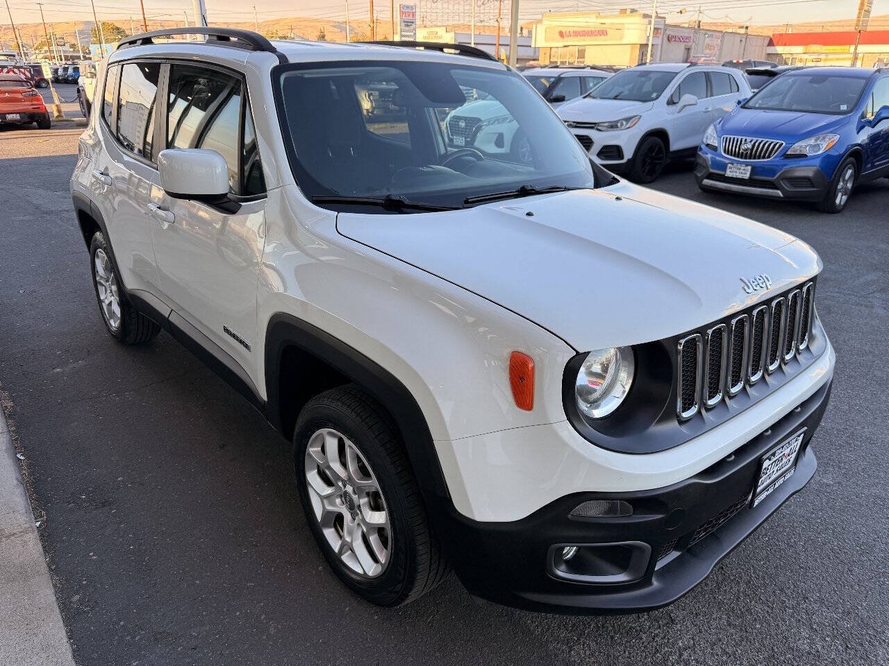 Used 2016 Jeep Renegade Latitude AWD/4WD image 7