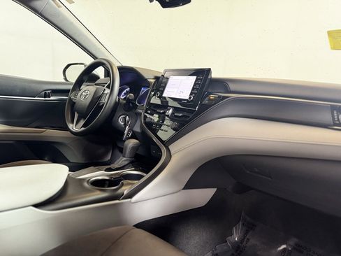 Used 2021 Toyota Camry LE image 11