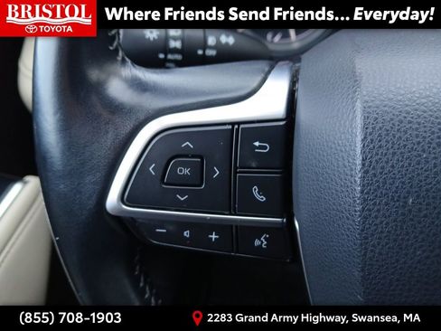 Used 2020 Toyota Highlander XLE image 29