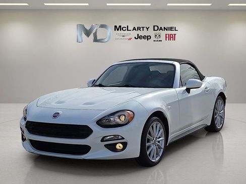 Used 2018 FIAT 124 Spider Lusso image 2