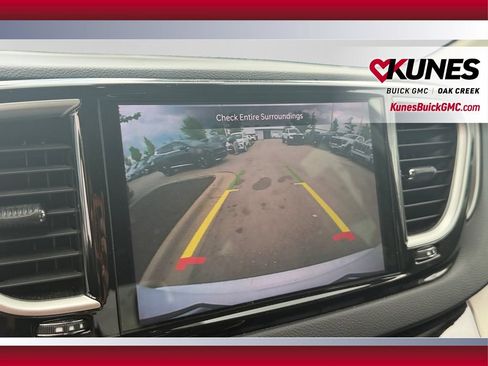 Used 2024 Chrysler Pacifica Touring-L FWD image 28