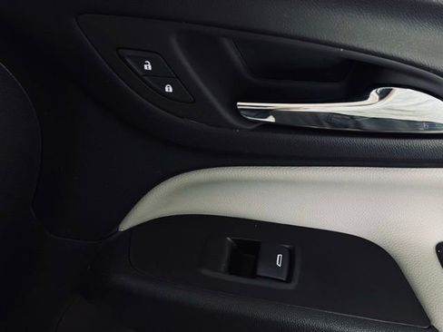 Used 2023 Chevrolet Equinox LT w/ Driver Convenience Package image 16