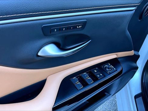 Used 2022 Lexus ES 350 w/ Premium Package image 32