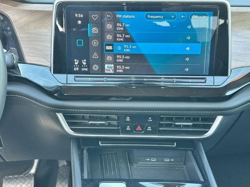 Used 2025 Volkswagen Atlas SE image 15