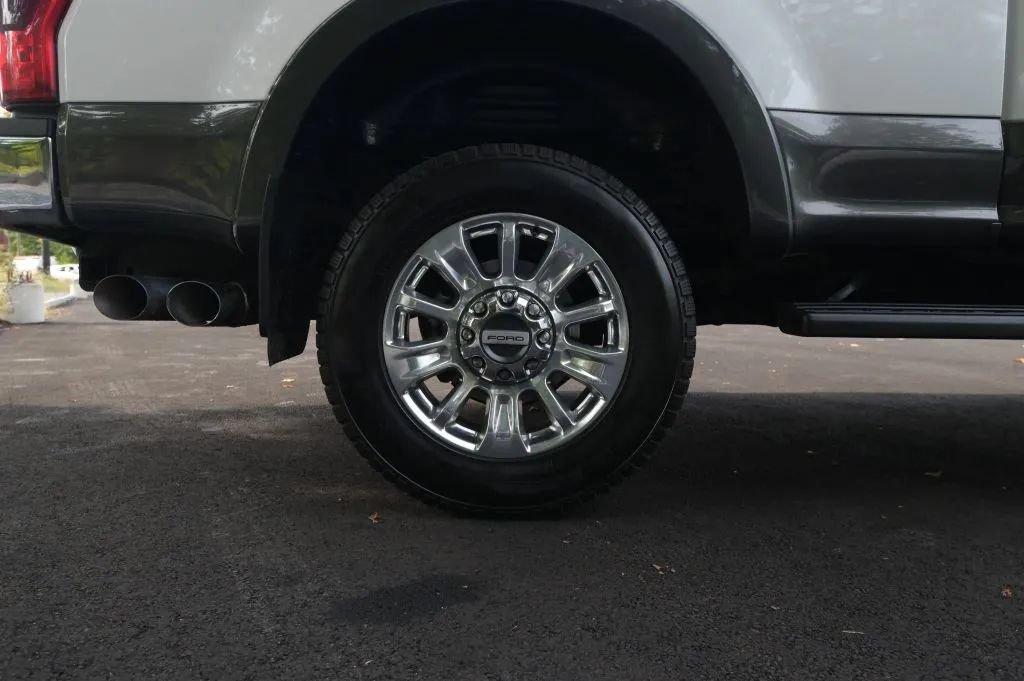 Used 2017 Ford F350 Lariat w/ Lariat Ultimate Package AWD/4WD image 22