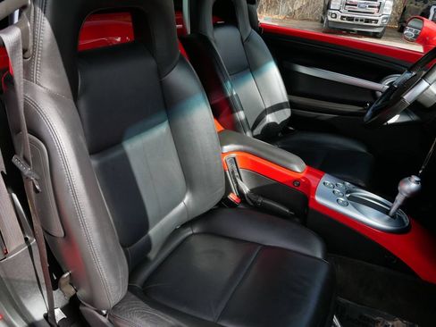 Used 2004 Chevrolet SSR RWD image 9