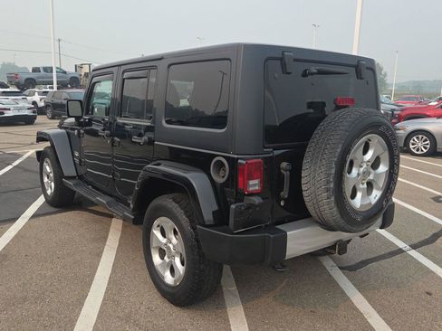 Used 2015 Jeep Wrangler Unlimited Sahara w/ Connectivity Group AWD/4WD image 3
