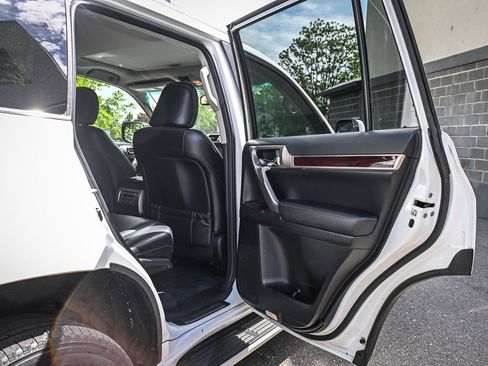 Used 2016 Lexus GX 460 w/ Premium Package AWD/4WD image 15