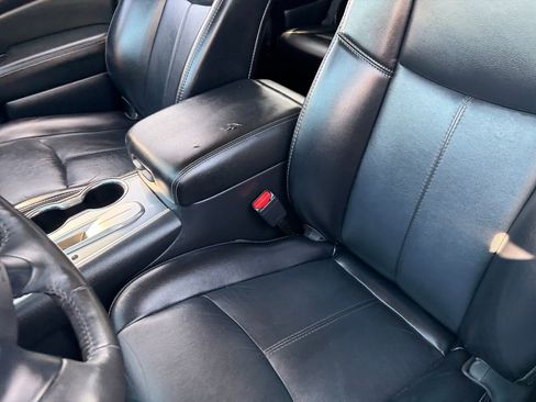 Used 2019 Nissan Pathfinder SL FWD image 18