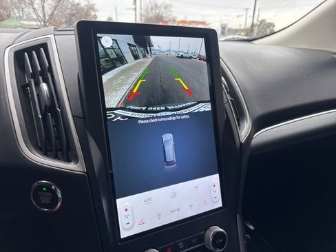 Used 2022 Ford Edge SEL image 25