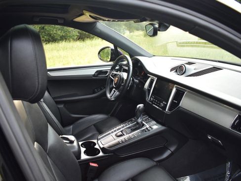 Used 2017 Porsche Macan AWD/4WD image 24