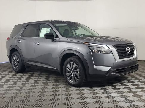 New 2025 Nissan Pathfinder S image 2