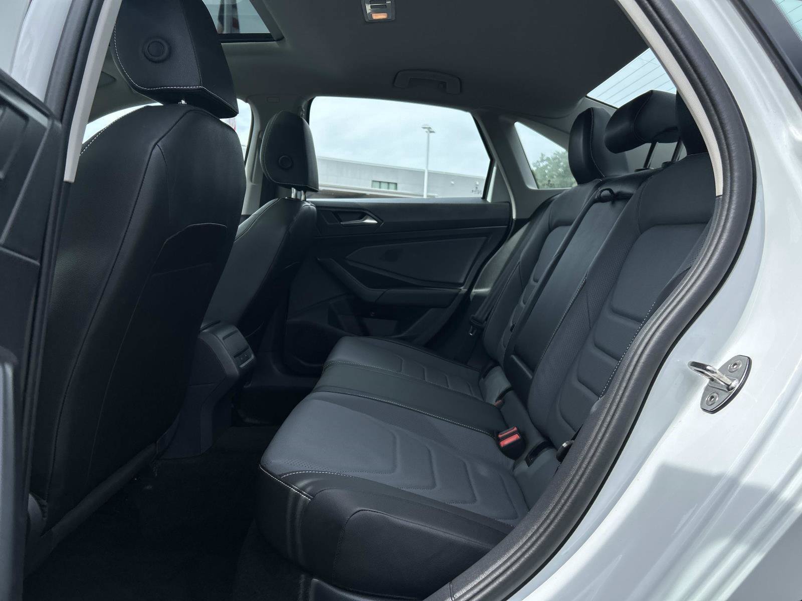 Used 2025 Volkswagen Jetta SEL FWD image 16