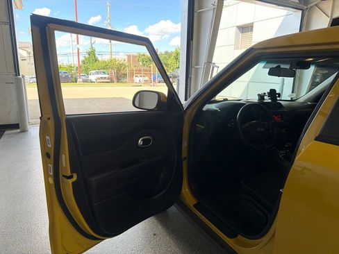 Used 2015 Kia Soul + FWD image 5