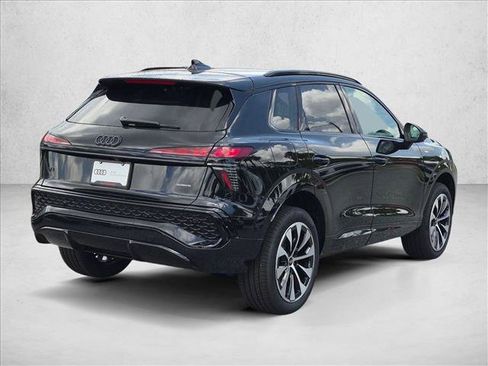 New 2026 Audi Q3 quattro 2.0T AWD/4WD image 2