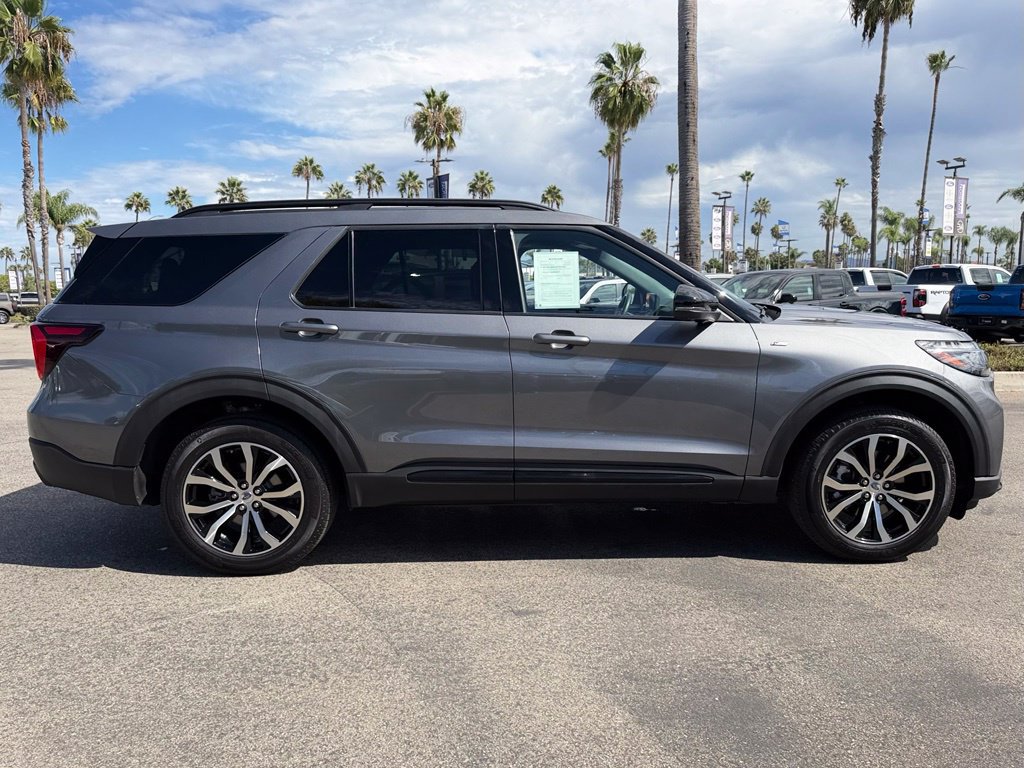 Certified 2025 Ford Explorer ST-Line AWD/4WD image 9