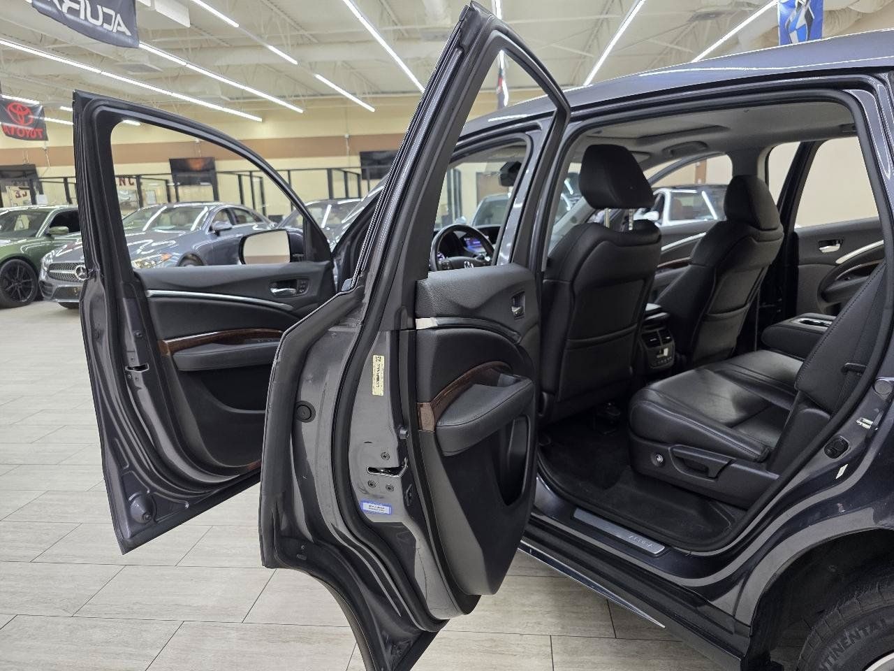 Used 2017 Acura MDX w/ Technology Package AWD/4WD image 18