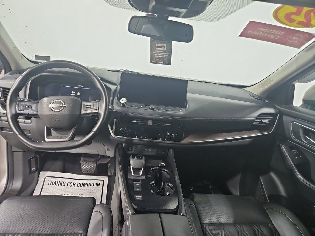 Certified 2025 Nissan Rogue Platinum FWD image 14