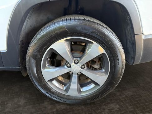 Used 2019 Jeep Cherokee Limited AWD/4WD image 39