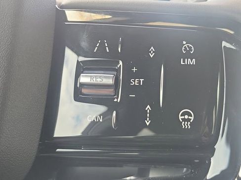 Used 2025 Land Rover Range Rover Evoque S image 24