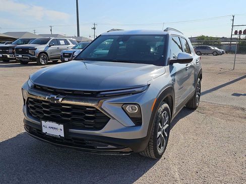 Used 2025 Chevrolet TrailBlazer ACTIV w/ Convenience Package FWD image 4