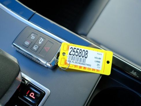 Used 2025 Land Rover Range Rover Velar Dynamic SE AWD/4WD image 27