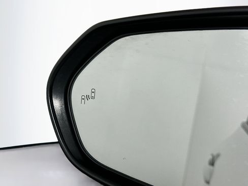 Used 2025 Toyota Camry SE image 16