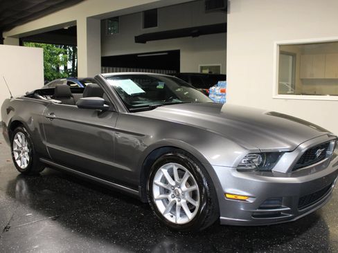 Used 2014 Ford Mustang Convertible RWD image 27