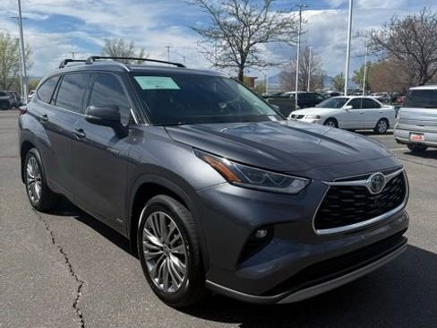 Certified 2021 Toyota Highlander Platinum AWD/4WD image 4