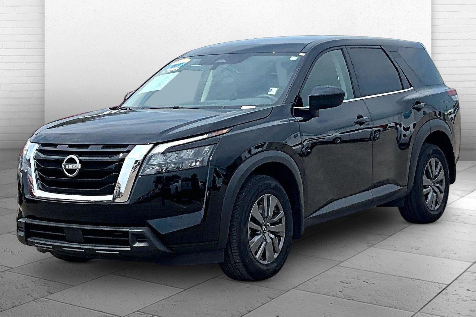 Used 2025 Nissan Pathfinder S AWD/4WD image 13