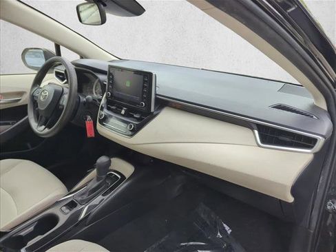 Used 2021 Toyota Corolla LE FWD image 27