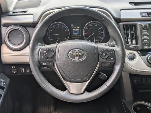 Used 2018 Toyota RAV4 Platinum FWD image 26