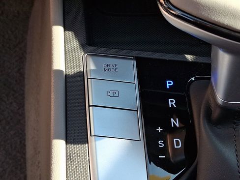 Certified 2025 Hyundai Elantra Sport image 25