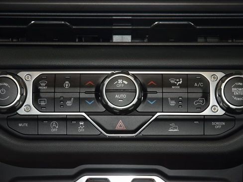 Used 2024 Jeep Gladiator Rubicon w/ Convenience Group image 25