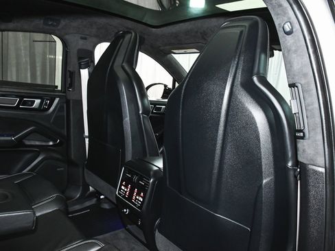Used 2022 Porsche Cayenne GTS image 65
