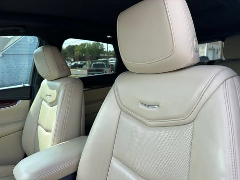 Used 2017 Cadillac XT5 Luxury w/ Driver Awareness Package FWD image 13