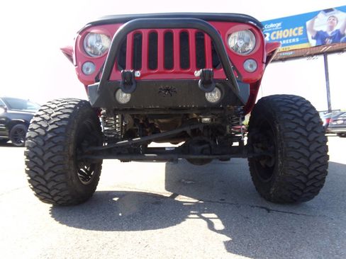 Used 2014 Jeep Wrangler Unlimited Sahara w/ Connectivity Group AWD/4WD image 50