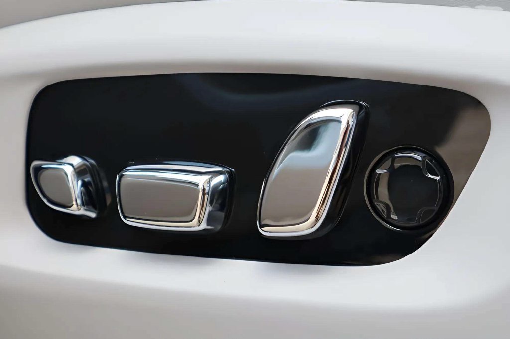 New 2027 Rolls-Royce Cullinan Black Badge AWD/4WD image 18