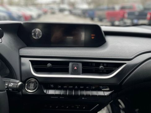 Used 2019 Lexus UX 200 w/ Premium Package image 13