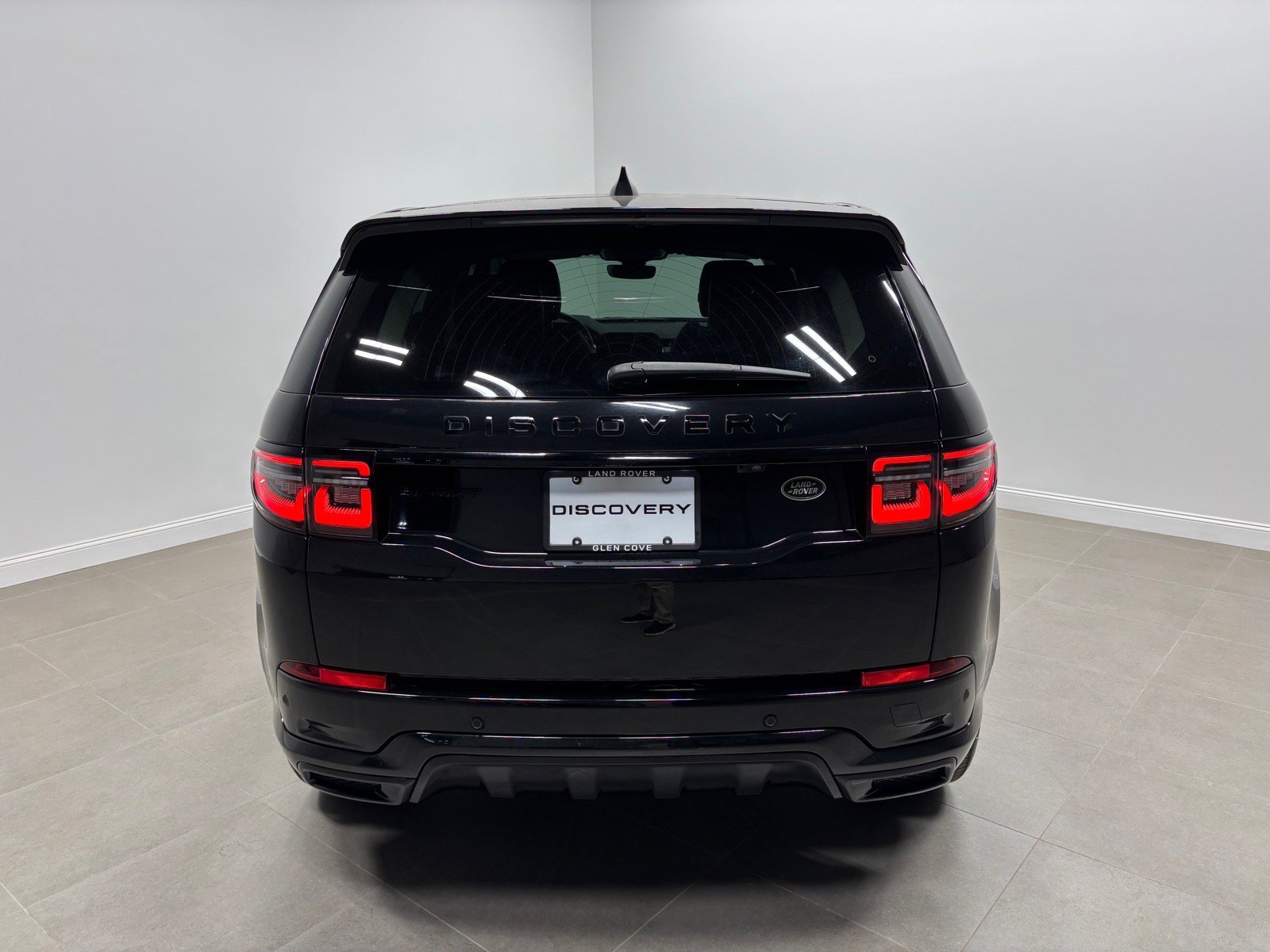 Used 2023 Land Rover Discovery Sport SE R-Dynamic AWD/4WD image 8