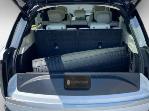 Used 2024 Land Rover Range Rover Long Wheelbase Autobiography image 9